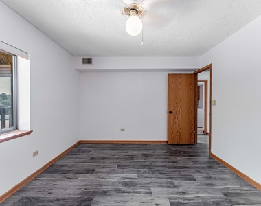 884 N Prairie Avenue - Photo Thumbnail 11