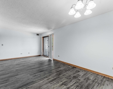 884 N Prairie Avenue - Photo Thumbnail 3