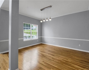 5972 Rosie Lane Se - Photo Thumbnail 2