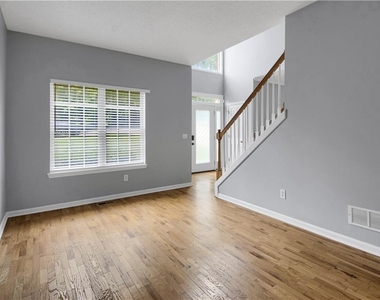 5972 Rosie Lane Se - Photo Thumbnail 4