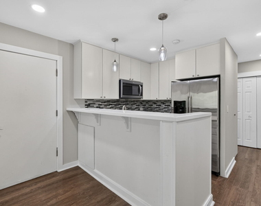 5518 E Lake Drive - Photo Thumbnail 8