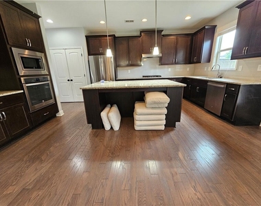 3218 Leyden Court - Photo Thumbnail 36