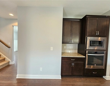 3218 Leyden Court - Photo Thumbnail 12