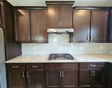3218 Leyden Court - Photo Thumbnail 9