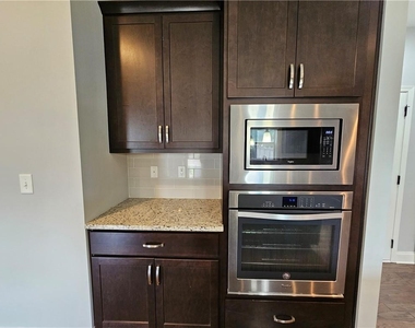 3218 Leyden Court - Photo Thumbnail 11