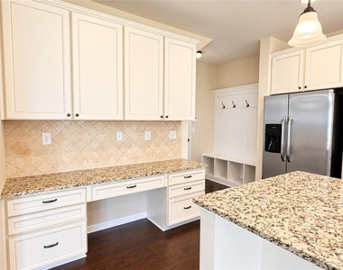 1718 Hanover West Court - Photo Thumbnail 12