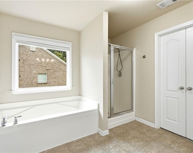 2196 Kingswood Drive - Photo Thumbnail 28