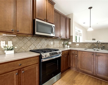 2196 Kingswood Drive - Photo Thumbnail 11