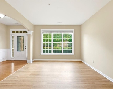 2196 Kingswood Drive - Photo Thumbnail 5