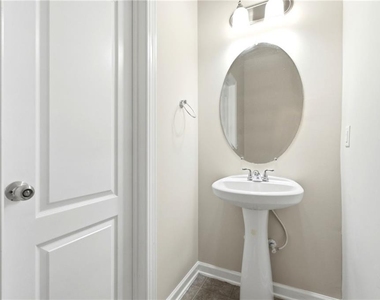 2196 Kingswood Drive - Photo Thumbnail 17