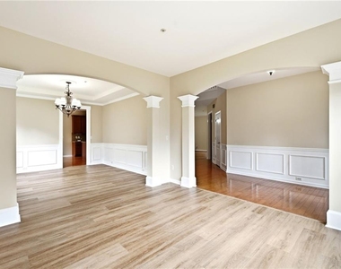 2196 Kingswood Drive - Photo Thumbnail 6