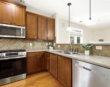 2196 Kingswood Drive - Photo Thumbnail 13
