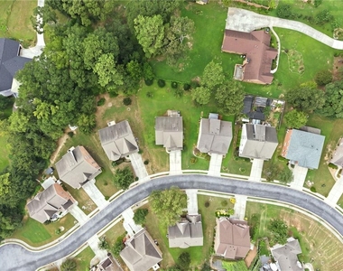 2196 Kingswood Drive - Photo Thumbnail 3