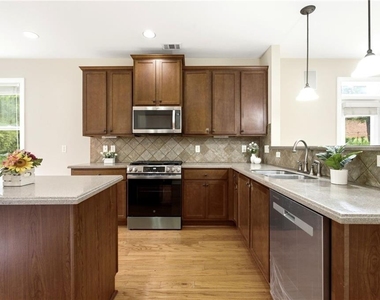 2196 Kingswood Drive - Photo Thumbnail 12