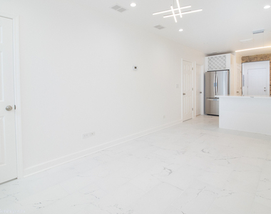 1101 N Christiana Avenue - Photo Thumbnail 10