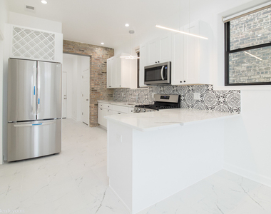 1101 N Christiana Avenue - Photo Thumbnail 9