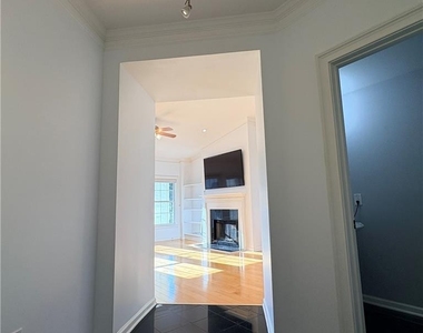 3275 Lenox Road Ne - Photo Thumbnail 1