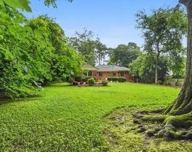 571 Wimbledon Road Ne - Photo Thumbnail 3