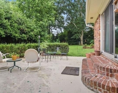 571 Wimbledon Road Ne - Photo Thumbnail 6