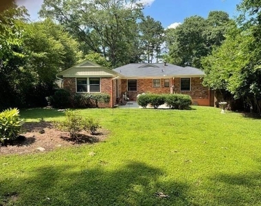 571 Wimbledon Road Ne - Photo Thumbnail 2