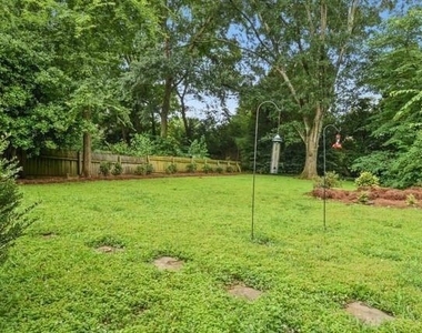 571 Wimbledon Road Ne - Photo Thumbnail 5