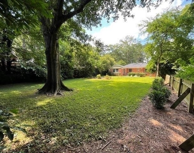 571 Wimbledon Road Ne - Photo Thumbnail 4