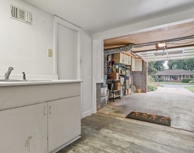 571 Wimbledon Road Ne - Photo Thumbnail 25