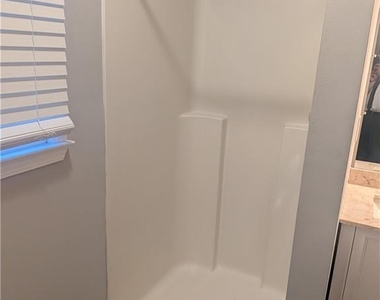 205 Shefield Place - Photo Thumbnail 14
