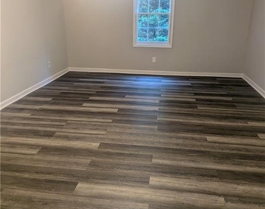 205 Shefield Place - Photo Thumbnail 16