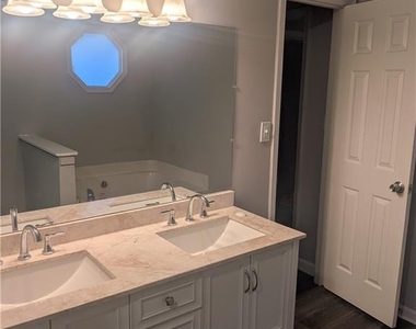 205 Shefield Place - Photo Thumbnail 13