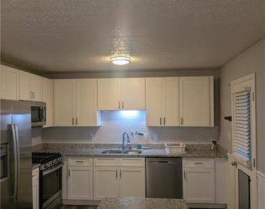 205 Shefield Place - Photo Thumbnail 3