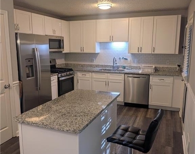 205 Shefield Place - Photo Thumbnail 4