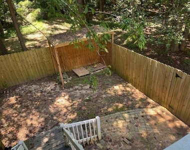 205 Shefield Place - Photo Thumbnail 22