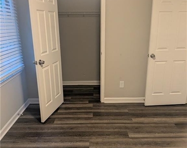 205 Shefield Place - Photo Thumbnail 19