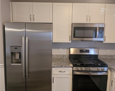 205 Shefield Place - Photo Thumbnail 5