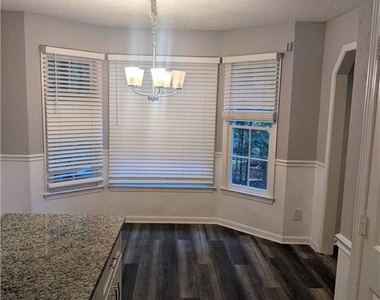 205 Shefield Place - Photo Thumbnail 6