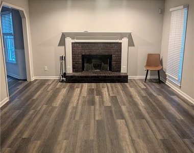 205 Shefield Place - Photo Thumbnail 2