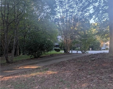 205 Shefield Place - Photo Thumbnail 29