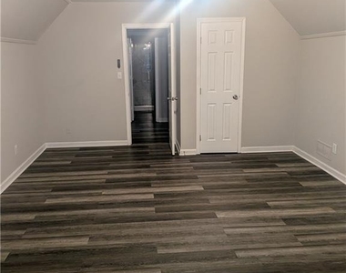 205 Shefield Place - Photo Thumbnail 17