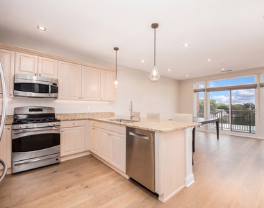 120 N Northwest Highway - Photo Thumbnail 3