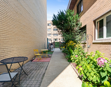 428 W Wellington Avenue - Photo Thumbnail 1