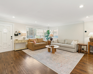 428 W Wellington Avenue - Photo Thumbnail 3