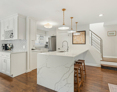 428 W Wellington Avenue - Photo Thumbnail 5