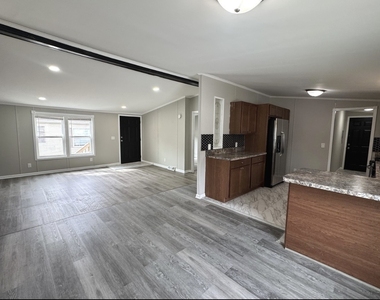 2215 Rush Street - Photo Thumbnail 4