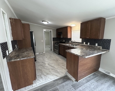 2215 Rush Street - Photo Thumbnail 3