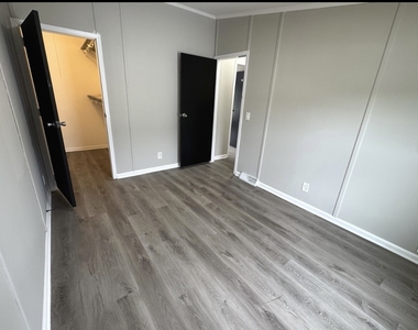 2215 Rush Street - Photo Thumbnail 7