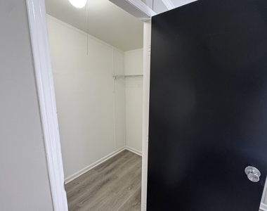 2215 Rush Street - Photo Thumbnail 10