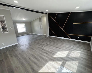 2215 Rush Street - Photo Thumbnail 1