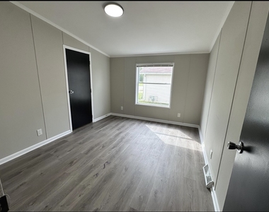 2215 Rush Street - Photo Thumbnail 16