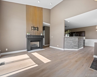 819 Asbury Drive - Photo Thumbnail 3
